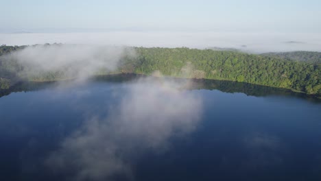Calm-Waters-Of-Lake-Barrine-In-Atherton-Tableland,-Far-North-Queensland,-Australia---aerial-shot