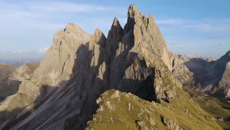 Incredible-Jagged-Peaks-of-Seceda-Mountain,-Part-of-Italian-Dolomites-Odle-Group