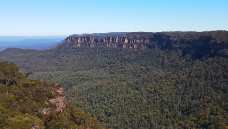 Drone-shot-view-of-Blue-Mountains-natural-scenery-attraction,-Sydney,-Australia