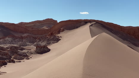 Glatte-Wüstenhügeldünen-Der-Atacama-In-Chile