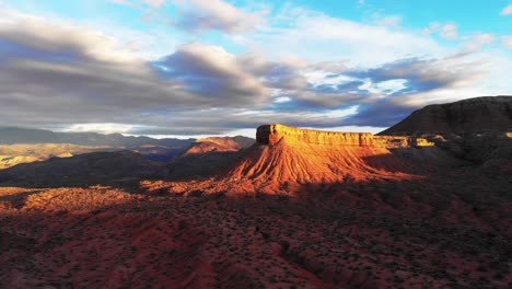 Aerial-approach-to-beautiful-mountain-scenery-in-southern-Utah