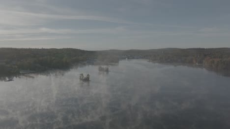 Leichter-Nebel-über-Moosehead-Lake-Und-Inseln