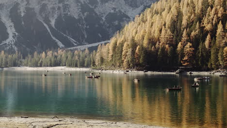 Tourists-take-a-boat-on-Lake-Braies-in-Italy