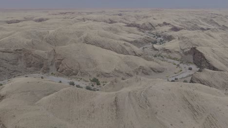 Colinas-Del-Desierto-Y-Ríos-Secos-En-El-Desierto-De-Namibia,-Vista-Aérea-De-Drones