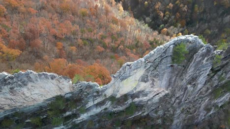 Seneca-Rocks-Keyhold-Von-Oben-Nach-Unten-überfliegen