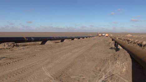 Natural-gas-pipeline-construction-in-the-desert-area