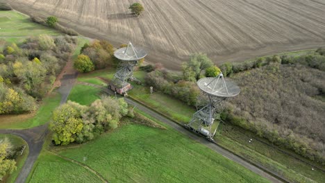 Aerial-view-orbiting-Mullard-MRAO-radio-observatory-telescopes-in-Cambridge-countryside