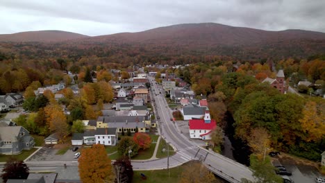 Neuengland-Im-Herbst-Ludlow-Vermont-Luftauszug