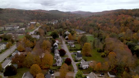 Ludlow-Vermont-Nachbarschaft-Im-Herbst