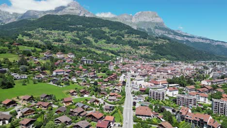 Pueblo-De-Montaña-Passy-Cerca-De-Mont-Blanc-En-Los-Alpes-Franceses---Fondo-Panorámico-Aéreo