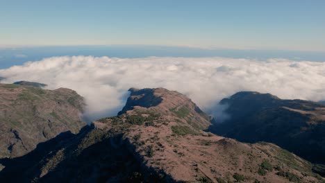 Mountain-plateau-of-Pico-Ruivo-in-Madeira-above-white-clouds-inversion