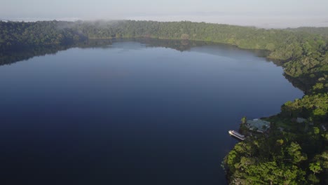 Panoramic-View-Of-Wet-Tropics-Rainforest-Surrounding-Lake-Barrine-In-Crater-Lakes-National-Park,-Queensland