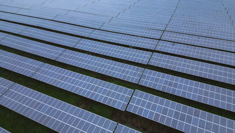 Solar-panels-of-a-solar-park,-endless-pattern,-slow-drone-flight