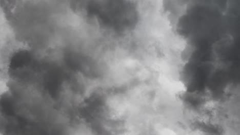 Gewitter-Und-Wolken-An-Einem-Bewölkten-Tag