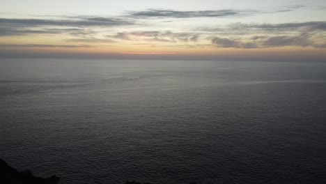 Aufschlussreicher-Wachturm-Auf-Korsika-Mit-Wunderschönem-Sonnenuntergang-Im-Hintergrund
