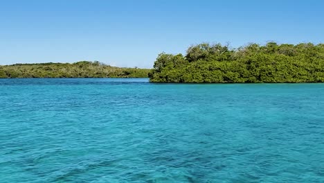 Beautiful-morning-sailing-inside-clear-blue-lagoon,-los-Roques-Archipelago