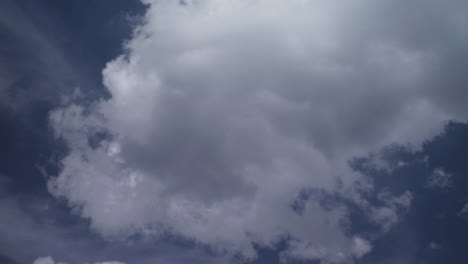Storma-Cumulonimbus-Cloud-Moviendo-Timelapse-Y-Cielo-Gris