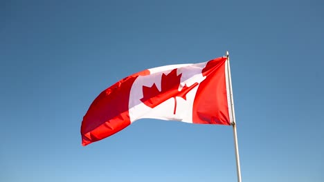Bandera-De-Canadá-En-Cámara-Lenta-Ondeando-En-El-Aire