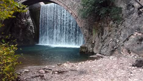 Filmischer-Stabiler-Wasserfall
