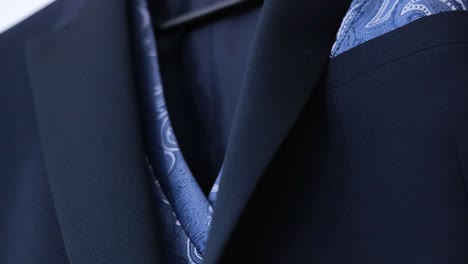 Herren-Jackenanzug-Mit-Modernen-Details-Im-Luxusstil,-Gentleman-Bräutigam-Anzug