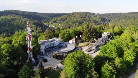 Peak-of-Parkowa-mountain-with-cable-car-station-and-slide,-Krynica-Zdroj,-Poland