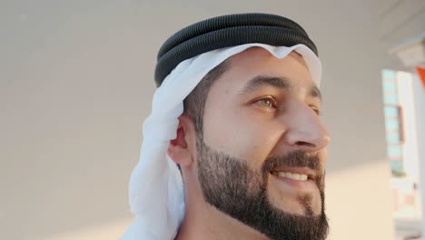 Close-up-of-bearded-Arab-wearing-Ghutra-Kandura