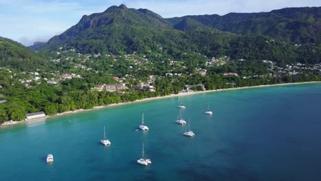 Afrika-Indischer-Ozean-Seychellen-Beauvallon-Strand-Yacht-Drohnenschießen