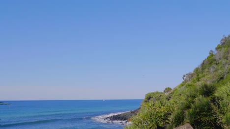Wide-Blue-Sea-At-The-Burleigh-Heads-Beach---Gold-Coast,-Queensland,-Australia---Summer-Getaway-Destination---wide-shot