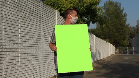 Manifestante-Anti-Covid-Con-Máscara-De-Malla---Signo-De-Pantalla-Verde-Vertical
