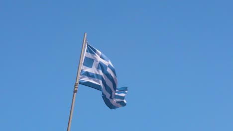 Griechenlands-Nationalflagge-Weht-Im-Wind