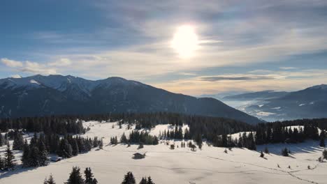 Wunderschöne-Italienische-Alpen-Im-Winter-Mit-Schneebedeckten-Bäumen-Und-Einem-Unglaublichen-Sonnenuntergang