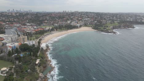 Cityscape-At-Eastern-Suburbs-Coastline-Of-Coogee-Beach-In-Sydney,-New-South-Wales,-Australia