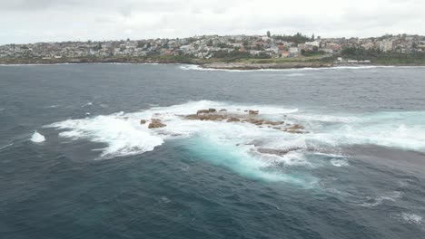 Aerial-View-Of-Wedding-Cake-Island-And-Coogee-Bay-In-The-Tasman-Sea---Coogee-Coastal-Suburb-In-Sydney,-NSW,-Australia