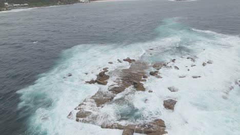 Waves-Crashing-At-Wedding-Cake-Island---Lemo's-Island-Near-Coogee-Beach-In-Sydney,-NSW,-Australia