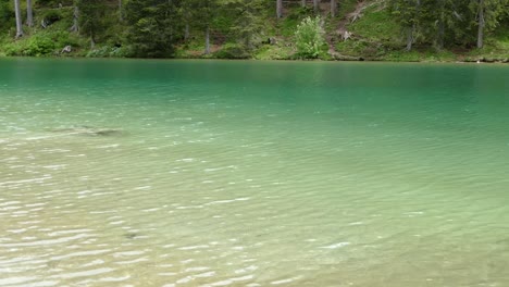Klares-Seewasser-In-Den-Dolomiten