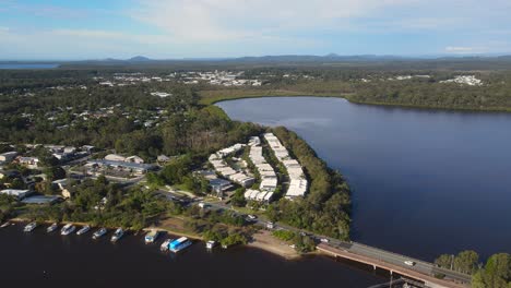 Beautiful-Scenery-Of-The-Town,-Holiday-Resort-And-Lake-Doonella---Noosaville-In-QLD,-Australia