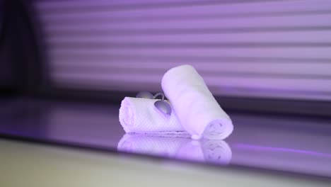 purple-solarium-cabin-with-towels-on-top