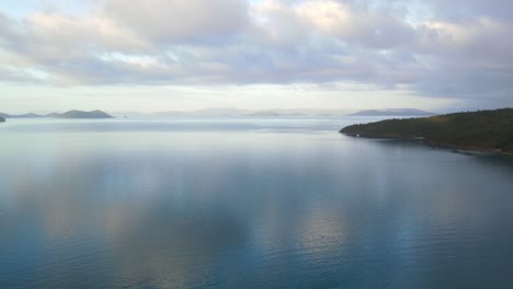 Beautiful-Reflection-Of-Sky-On-Calm-Waters-Of-Hook-Passage---Uninhabited-Hook-Island-And-National-Park-In-Whitsunday,-QLD,-Australia