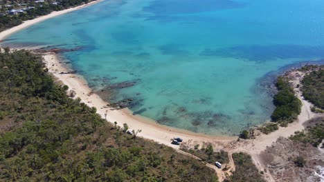 Bird's-Eye-View-Of-Calm-Blue-Sea-And-Blackcurrant-Island-Near-Hydeaway-Bay-In-Summer---Beach-At-Hideaway-Bay,-Whitsunday,-Australia