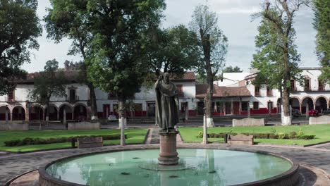 Don-Vasco-Plaza-Brunnen-In-Patzcuaro-Michoacan