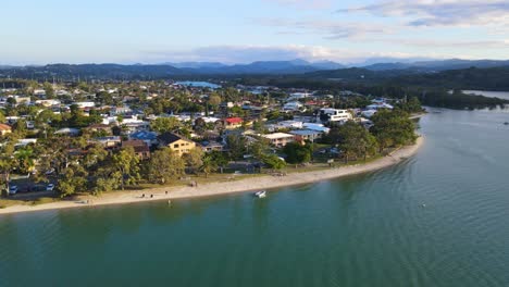 Panorama-Of-Residential-Area-At-The-Waterfront-Of-Tallebudgera-Creek-In-Queensland,-Australia