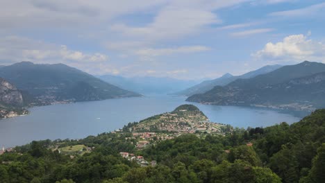 Hermoso-Panorama-Areal-Del-Lago-Com-En-El-Centro-De-Italia-En-Los-Alpes-Mientras-Se-Pone-El-Sol