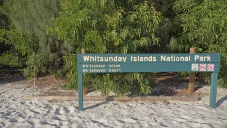 Whitsunday-Islands-National-Park-Signboard-At-Whitehaven-Beach-In-QLD,-Australia