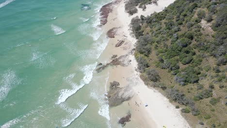 Beautiful-bright-Deadmans-Beach-in-North-Stradbroke-Island,-Australia--Aerial