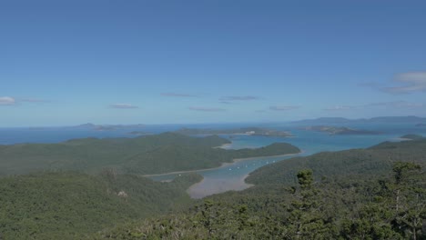 Panorama-De-La-Playa-Del-Aserradero-Desde-El-Mirador-Del-Pico-Whitsunday-En-La-Costa-De-Queensland-En-Australia