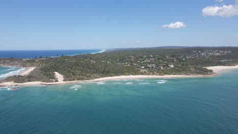 Aerial-View-Of-Deadmans-Headland-Reserve-And-Cylinder-Beach-In-Summer---Point-Lookout-In-North-Stradbroke-Island,-QLD,-Australia