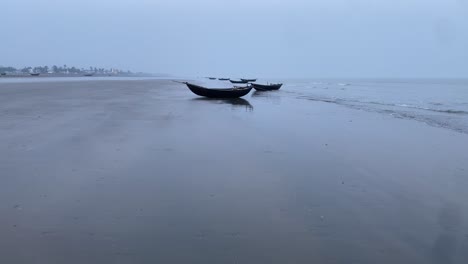 Barcos-Turísticos-Digha-En-La-Orilla-Del-Mar-De-La-Isla-Tropical-Cerca-De-Sunder-ban,-Bengala-Occidental