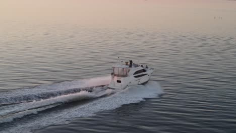 Motor-Yacht-Traveling-In-The-Sea-At-Dusk,-Moving-Fast-And-Leaving-Wake