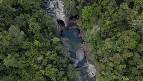 Top-View-Of-The-Creek-Amidst-The-Boulders-And-Thick-Vegetation-In-Babinda-Scenic-Reserve-In-Cairns,-Far-North-QLD,-Australia