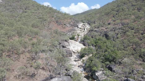 Emerald-Creek-Falls-Queensland-Australien-Drohnenaufnahme
